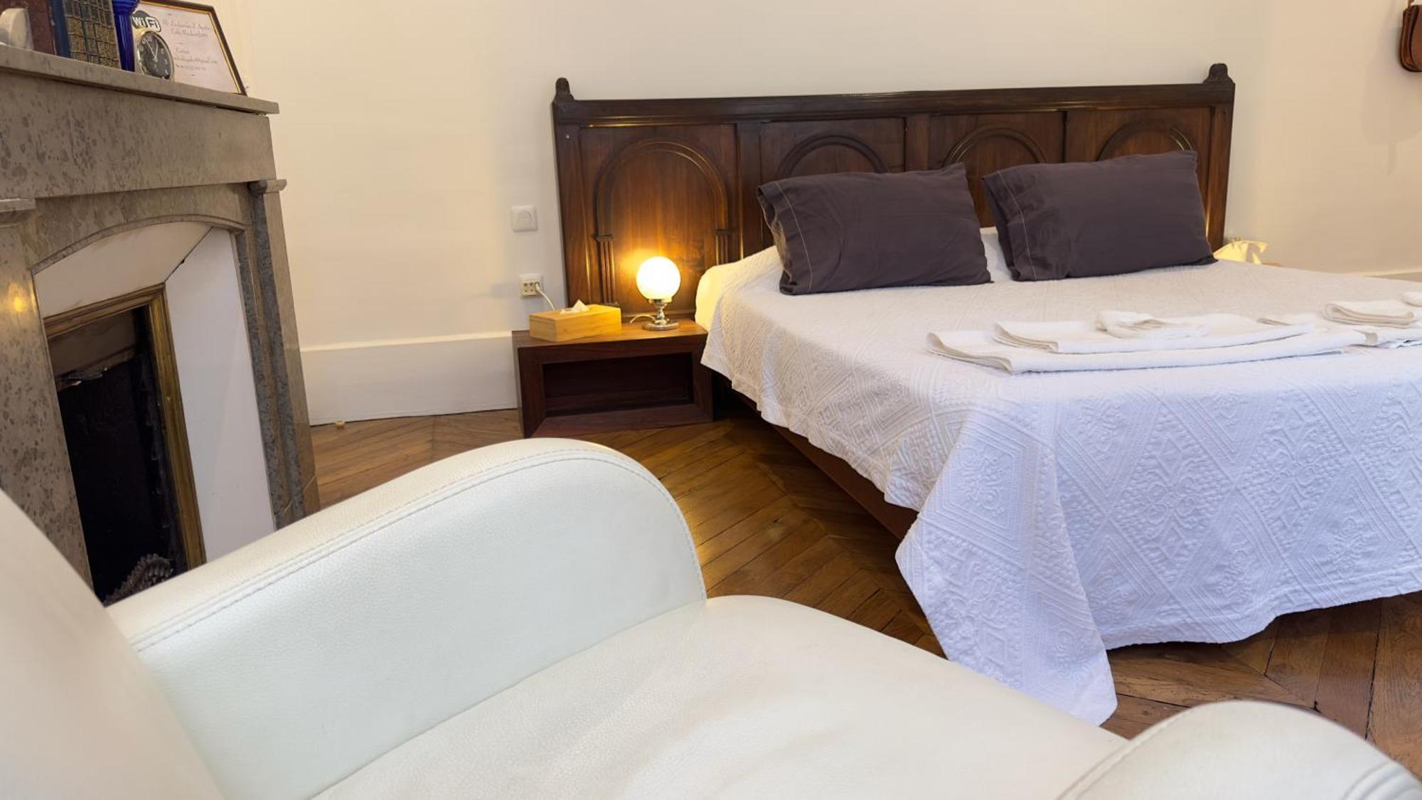 Chambre De Charme Au Coeur Du Vieux Valence - Confort & Calme Exterior foto